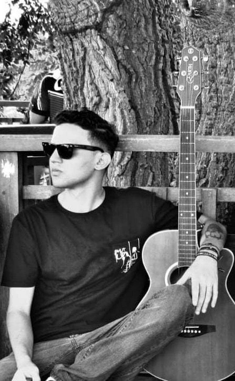 Eric Diow, vocalista, compositor 