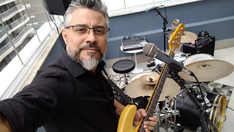 Sou Baixista e Baterista