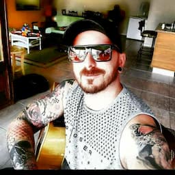 Guitarrista/baixista 
