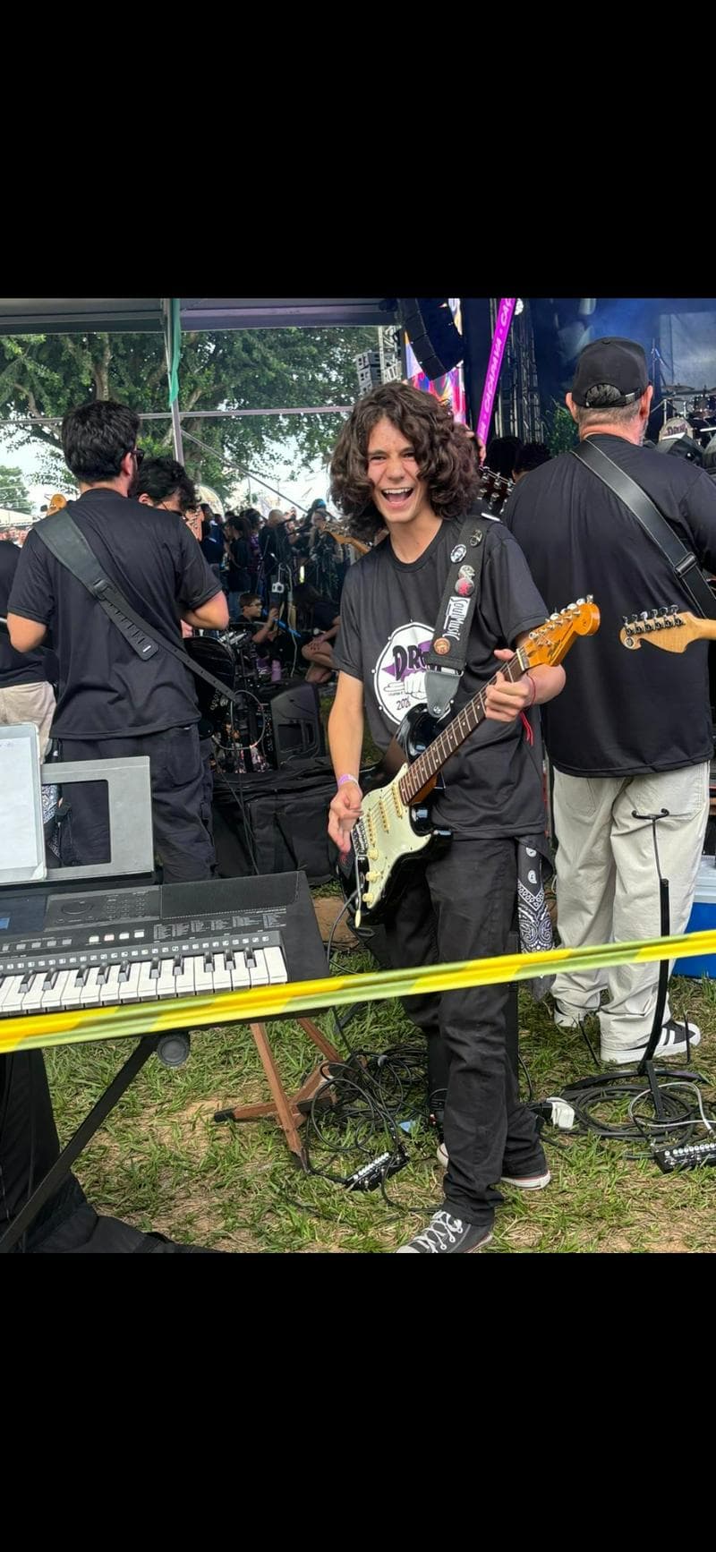 Guitarrista procura banda de metal