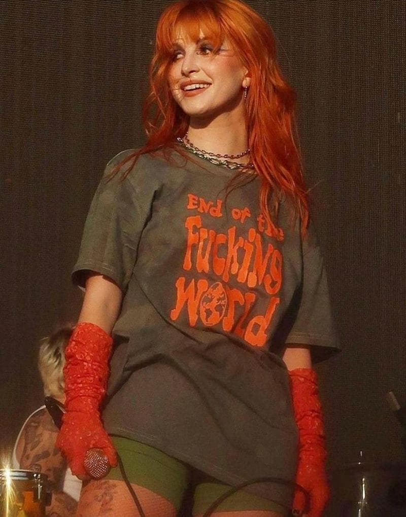 Vocalista procura banda cover paramore