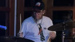 Baterista procura banda pronta