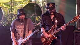 Guitarrista procura banda