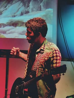 Musico procura banda (vice versa) com muito fuzz