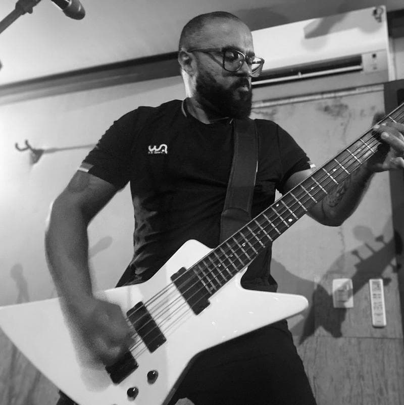 Baixista meia boca pra quebrar tudo😅