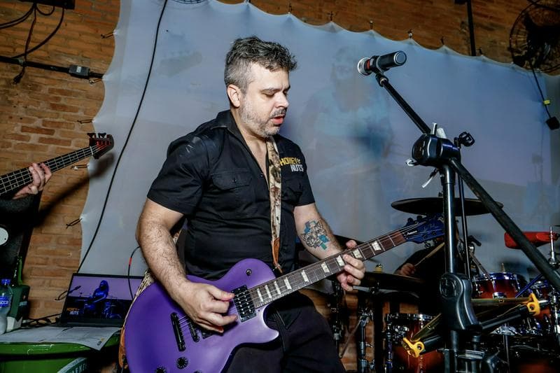 Guitarrista procura banda de Rock / Classic / Pop Rock