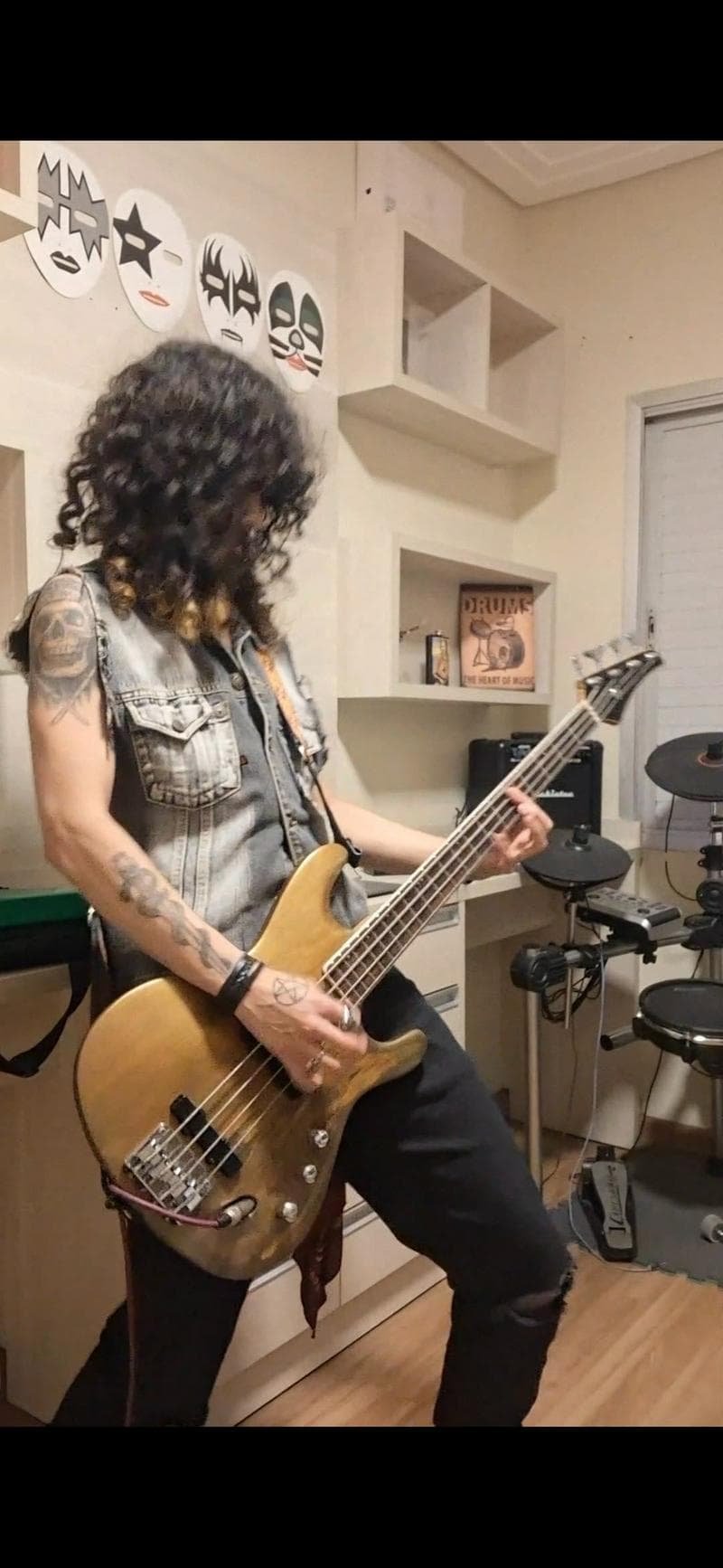 Baixista procurando banda