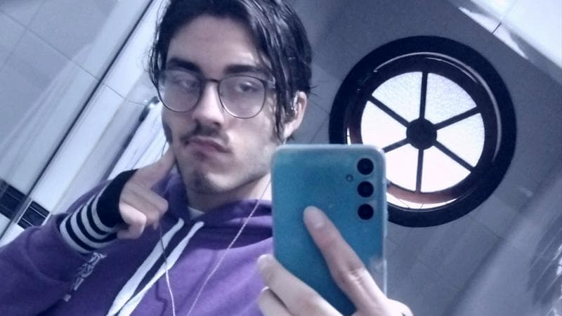Procuro ser vocalista em Banda de Emo/IndieRock!